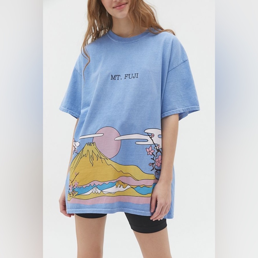 Urban Outfitters Mt. Fuji Oversized Tee (S/M)